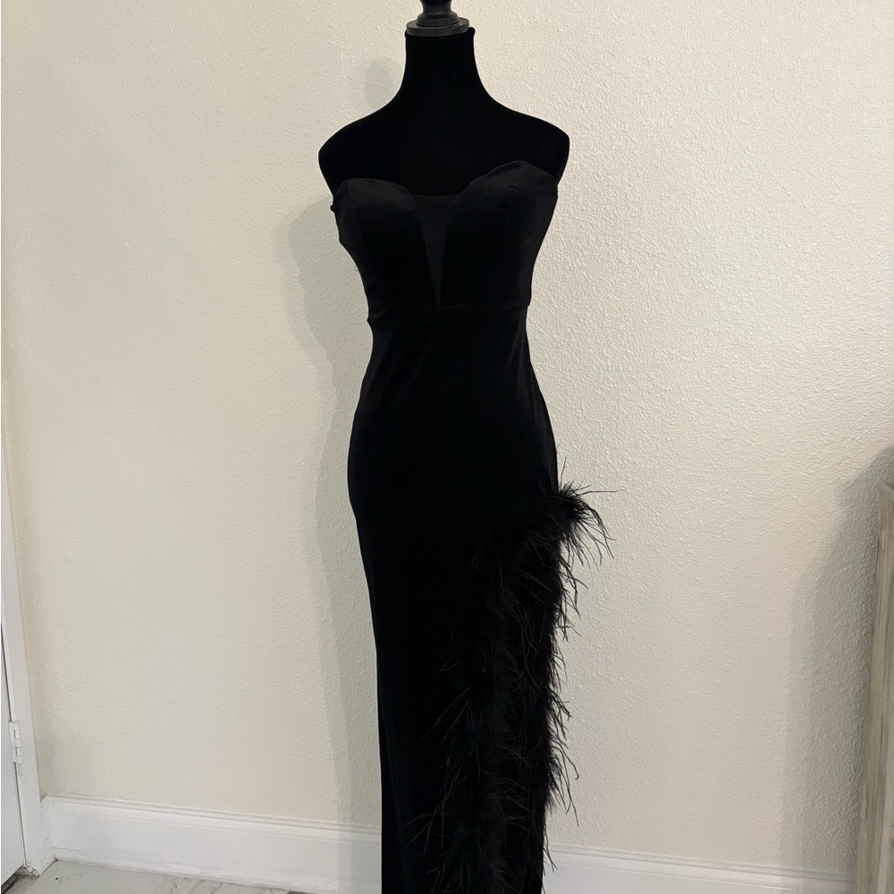 Elegant Black Strapless Dress with Feather Detail